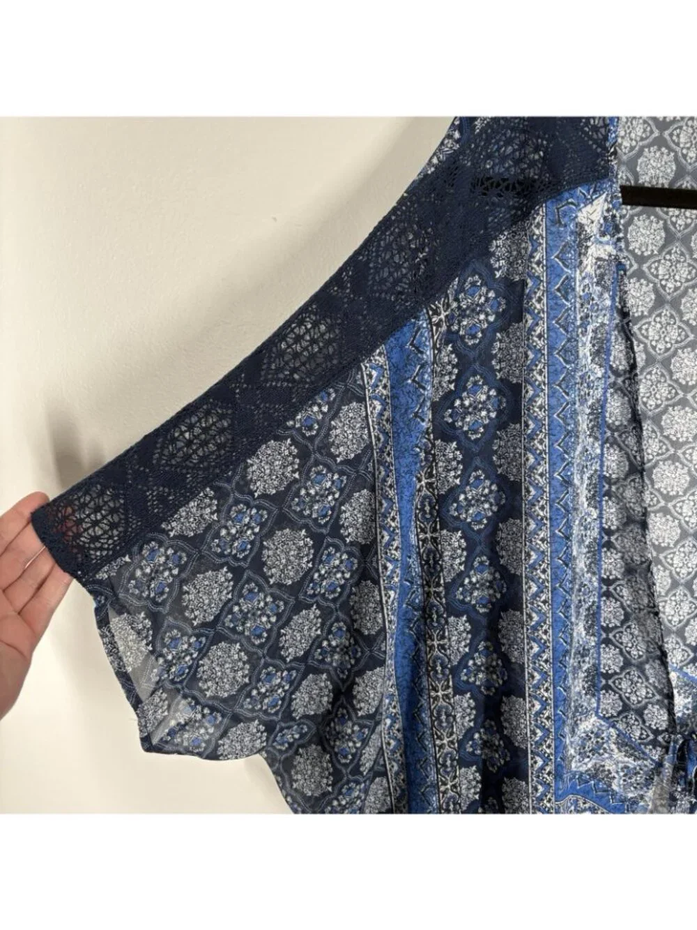 Catherines Women 2X/3X Blue Printed Sheer Boho Crochet Trim Tie Front Kimono - Picture 4 of 8